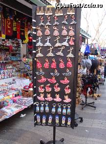 [P19] Barcelona: La Rambla-din oferta comerțului stradal » foto by mariana.olaru
 - 
<span class="allrVoted glyphicon glyphicon-heart hidden" id="av383380"></span>
<a class="m-l-10 hidden" id="sv383380" onclick="voting_Foto_DelVot(,383380,1999)" role="button">șterge vot <span class="glyphicon glyphicon-remove"></span></a>
<a id="v9383380" class=" c-red"  onclick="voting_Foto_SetVot(383380)" role="button"><span class="glyphicon glyphicon-heart-empty"></span> <b>LIKE</b> = Votează poza</a> <img class="hidden"  id="f383380W9" src="/imagini/loader.gif" border="0" /><span class="AjErrMes hidden" id="e383380ErM"></span>