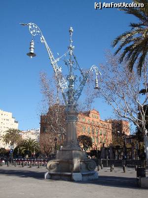 [P71] Barcelona, Parc Güell: lampadar în zona promenadei de la Arcul de triumf. În spate se zărește clădirea Escuela Pere Vila » foto by mariana.olaru
 - 
<span class="allrVoted glyphicon glyphicon-heart hidden" id="av388339"></span>
<a class="m-l-10 hidden" id="sv388339" onclick="voting_Foto_DelVot(,388339,1999)" role="button">șterge vot <span class="glyphicon glyphicon-remove"></span></a>
<a id="v9388339" class=" c-red"  onclick="voting_Foto_SetVot(388339)" role="button"><span class="glyphicon glyphicon-heart-empty"></span> <b>LIKE</b> = Votează poza</a> <img class="hidden"  id="f388339W9" src="/imagini/loader.gif" border="0" /><span class="AjErrMes hidden" id="e388339ErM"></span>