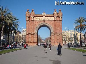 [P74] Barcelona, Parc Güell: Arcul de triumf văzut de pe promenadă » foto by mariana.olaru
 - 
<span class="allrVoted glyphicon glyphicon-heart hidden" id="av388344"></span>
<a class="m-l-10 hidden" id="sv388344" onclick="voting_Foto_DelVot(,388344,1999)" role="button">șterge vot <span class="glyphicon glyphicon-remove"></span></a>
<a id="v9388344" class=" c-red"  onclick="voting_Foto_SetVot(388344)" role="button"><span class="glyphicon glyphicon-heart-empty"></span> <b>LIKE</b> = Votează poza</a> <img class="hidden"  id="f388344W9" src="/imagini/loader.gif" border="0" /><span class="AjErrMes hidden" id="e388344ErM"></span>