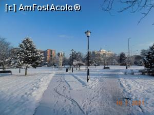 P04 [JAN-2021] Hotel Continental Forum Oradea văzut din parcul 1 Decembrie