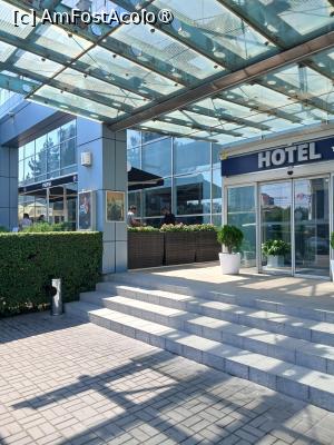 [P07] Intrarea în hotel » foto by tabache
 - 
<span class="allrVoted glyphicon glyphicon-heart hidden" id="av1493053"></span>
<a class="m-l-10 hidden" id="sv1493053" onclick="voting_Foto_DelVot(,1493053,2132)" role="button">șterge vot <span class="glyphicon glyphicon-remove"></span></a>
<a id="v91493053" class=" c-red"  onclick="voting_Foto_SetVot(1493053)" role="button"><span class="glyphicon glyphicon-heart-empty"></span> <b>LIKE</b> = Votează poza</a> <img class="hidden"  id="f1493053W9" src="/imagini/loader.gif" border="0" /><span class="AjErrMes hidden" id="e1493053ErM"></span>