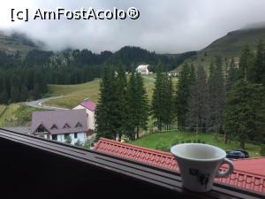 P15 [AUG-2019] Hotel Peștera - vedere din balcon, dimineața la cafea