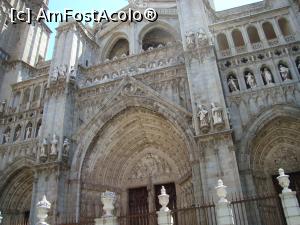 P01 [JUN-2015] Detaliu din fatada catedralei din Toledo, o simfonie de turle gotice peste plaza Ayuntamiento