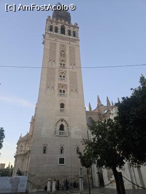 [P56] Turnul Giralda » foto by Opelantara
 - 
<span class="allrVoted glyphicon glyphicon-heart hidden" id="av1549721"></span>
<a class="m-l-10 hidden" id="sv1549721" onclick="voting_Foto_DelVot(,1549721,2251)" role="button">șterge vot <span class="glyphicon glyphicon-remove"></span></a>
<a id="v91549721" class=" c-red"  onclick="voting_Foto_SetVot(1549721)" role="button"><span class="glyphicon glyphicon-heart-empty"></span> <b>LIKE</b> = Votează poza</a> <img class="hidden"  id="f1549721W9" src="/imagini/loader.gif" border="0" /><span class="AjErrMes hidden" id="e1549721ErM"></span>