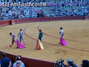 [P59] Spectacol de coridă la Plaza de Toros de Maestranza din Sevilia. Turul de onoare.  » foto by Aurici
 - 
<span class="allrVoted glyphicon glyphicon-heart hidden" id="av1093220"></span>
<a class="m-l-10 hidden" id="sv1093220" onclick="voting_Foto_DelVot(,1093220,2251)" role="button">șterge vot <span class="glyphicon glyphicon-remove"></span></a>
<a id="v91093220" class=" c-red"  onclick="voting_Foto_SetVot(1093220)" role="button"><span class="glyphicon glyphicon-heart-empty"></span> <b>LIKE</b> = Votează poza</a> <img class="hidden"  id="f1093220W9" src="/imagini/loader.gif" border="0" /><span class="AjErrMes hidden" id="e1093220ErM"></span>