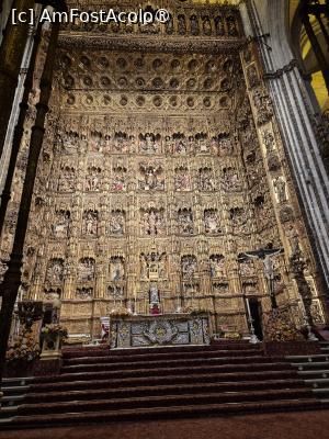 [P40] Sevilla - Catedrala - Marele altar » foto by ANILU
 - 
<span class="allrVoted glyphicon glyphicon-heart hidden" id="av1488352"></span>
<a class="m-l-10 hidden" id="sv1488352" onclick="voting_Foto_DelVot(,1488352,2251)" role="button">șterge vot <span class="glyphicon glyphicon-remove"></span></a>
<a id="v91488352" class=" c-red"  onclick="voting_Foto_SetVot(1488352)" role="button"><span class="glyphicon glyphicon-heart-empty"></span> <b>LIKE</b> = Votează poza</a> <img class="hidden"  id="f1488352W9" src="/imagini/loader.gif" border="0" /><span class="AjErrMes hidden" id="e1488352ErM"></span>