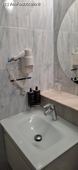 [P15] Suceava - Hotel MyContinental. Baia camerei 209. » foto by iulianic
 - 
<span class="allrVoted glyphicon glyphicon-heart hidden" id="av1541650"></span>
<a class="m-l-10 hidden" id="sv1541650" onclick="voting_Foto_DelVot(,1541650,2423)" role="button">șterge vot <span class="glyphicon glyphicon-remove"></span></a>
<a id="v91541650" class=" c-red"  onclick="voting_Foto_SetVot(1541650)" role="button"><span class="glyphicon glyphicon-heart-empty"></span> <b>LIKE</b> = Votează poza</a> <img class="hidden"  id="f1541650W9" src="/imagini/loader.gif" border="0" /><span class="AjErrMes hidden" id="e1541650ErM"></span>