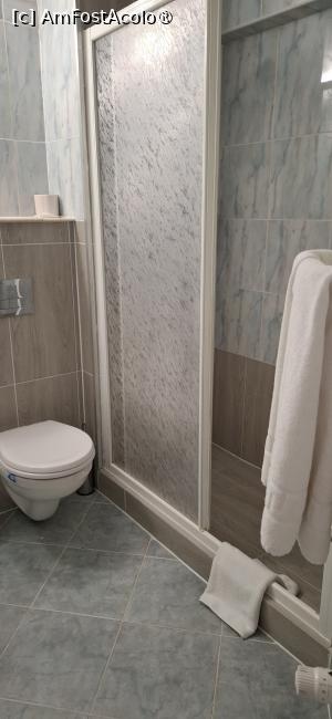 [P16] Suceava - Hotel MyContinental. Baia camerei 209. » foto by iulianic
 - 
<span class="allrVoted glyphicon glyphicon-heart hidden" id="av1541651"></span>
<a class="m-l-10 hidden" id="sv1541651" onclick="voting_Foto_DelVot(,1541651,2423)" role="button">șterge vot <span class="glyphicon glyphicon-remove"></span></a>
<a id="v91541651" class=" c-red"  onclick="voting_Foto_SetVot(1541651)" role="button"><span class="glyphicon glyphicon-heart-empty"></span> <b>LIKE</b> = Votează poza</a> <img class="hidden"  id="f1541651W9" src="/imagini/loader.gif" border="0" /><span class="AjErrMes hidden" id="e1541651ErM"></span>