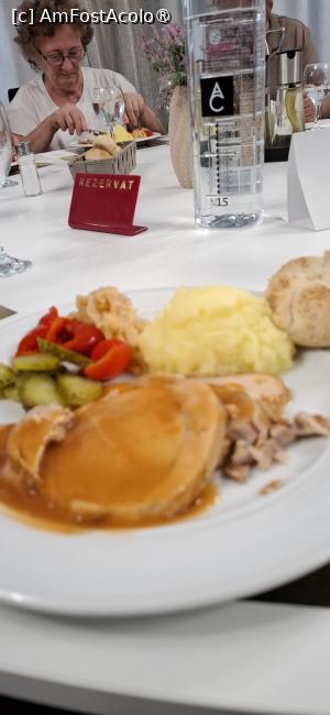 [P21] Suceava - Hotel MyContinental. Restaurantul la cina. » foto by iulianic
 - 
<span class="allrVoted glyphicon glyphicon-heart hidden" id="av1541656"></span>
<a class="m-l-10 hidden" id="sv1541656" onclick="voting_Foto_DelVot(,1541656,2423)" role="button">șterge vot <span class="glyphicon glyphicon-remove"></span></a>
<a id="v91541656" class=" c-red"  onclick="voting_Foto_SetVot(1541656)" role="button"><span class="glyphicon glyphicon-heart-empty"></span> <b>LIKE</b> = Votează poza</a> <img class="hidden"  id="f1541656W9" src="/imagini/loader.gif" border="0" /><span class="AjErrMes hidden" id="e1541656ErM"></span>