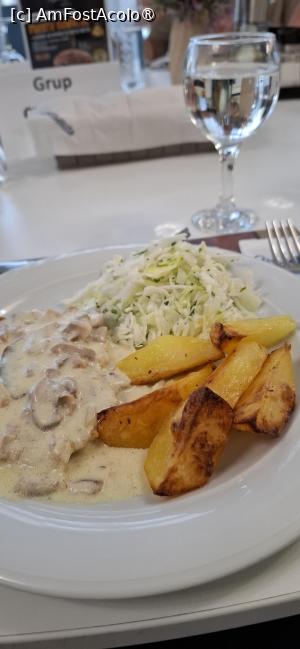 [P23] Suceava - Hotel MyContinental. Restaurantul la cina. » foto by iulianic
 - 
<span class="allrVoted glyphicon glyphicon-heart hidden" id="av1541658"></span>
<a class="m-l-10 hidden" id="sv1541658" onclick="voting_Foto_DelVot(,1541658,2423)" role="button">șterge vot <span class="glyphicon glyphicon-remove"></span></a>
<a id="v91541658" class=" c-red"  onclick="voting_Foto_SetVot(1541658)" role="button"><span class="glyphicon glyphicon-heart-empty"></span> <b>LIKE</b> = Votează poza</a> <img class="hidden"  id="f1541658W9" src="/imagini/loader.gif" border="0" /><span class="AjErrMes hidden" id="e1541658ErM"></span>