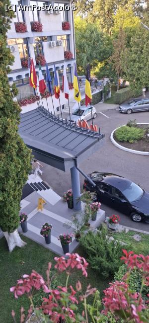 [P03] Suceava - Hotel MyContinental. Intrarea principala. Vedere de la balconul camerei 203. » foto by iulianic
 - 
<span class="allrVoted glyphicon glyphicon-heart hidden" id="av1541638"></span>
<a class="m-l-10 hidden" id="sv1541638" onclick="voting_Foto_DelVot(,1541638,2423)" role="button">șterge vot <span class="glyphicon glyphicon-remove"></span></a>
<a id="v91541638" class=" c-red"  onclick="voting_Foto_SetVot(1541638)" role="button"><span class="glyphicon glyphicon-heart-empty"></span> <b>LIKE</b> = Votează poza</a> <img class="hidden"  id="f1541638W9" src="/imagini/loader.gif" border="0" /><span class="AjErrMes hidden" id="e1541638ErM"></span>