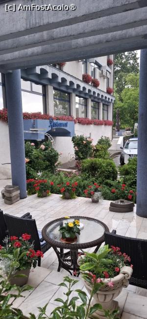 [P30] Suceava - Hotel MyContinental. Intrarea in restaurant. » foto by iulianic
 - 
<span class="allrVoted glyphicon glyphicon-heart hidden" id="av1541665"></span>
<a class="m-l-10 hidden" id="sv1541665" onclick="voting_Foto_DelVot(,1541665,2423)" role="button">șterge vot <span class="glyphicon glyphicon-remove"></span></a>
<a id="v91541665" class=" c-red"  onclick="voting_Foto_SetVot(1541665)" role="button"><span class="glyphicon glyphicon-heart-empty"></span> <b>LIKE</b> = Votează poza</a> <img class="hidden"  id="f1541665W9" src="/imagini/loader.gif" border="0" /><span class="AjErrMes hidden" id="e1541665ErM"></span>