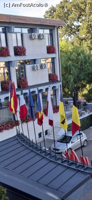 [P04] Suceava - Hotel MyContinental. Intrarea principala. Vedere de la balconul camerei 203. » foto by iulianic
 - 
<span class="allrVoted glyphicon glyphicon-heart hidden" id="av1541639"></span>
<a class="m-l-10 hidden" id="sv1541639" onclick="voting_Foto_DelVot(,1541639,2423)" role="button">șterge vot <span class="glyphicon glyphicon-remove"></span></a>
<a id="v91541639" class=" c-red"  onclick="voting_Foto_SetVot(1541639)" role="button"><span class="glyphicon glyphicon-heart-empty"></span> <b>LIKE</b> = Votează poza</a> <img class="hidden"  id="f1541639W9" src="/imagini/loader.gif" border="0" /><span class="AjErrMes hidden" id="e1541639ErM"></span>
