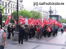 [P13] Un mic miting in fata ministerului educatiei daca nu ma insel. Dar cele 30-40 de persoane adunate acolo faceau mai multa galagie decat 30-40.000 de oameni adunati la Bucuresti in piata Victoriei. Ai lor tipa si fluiera in continuu ai nostri danseaza pinguinul. » foto by Lutyk
 - 
<span class="allrVoted glyphicon glyphicon-heart hidden" id="av320524"></span>
<a class="m-l-10 hidden" id="sv320524" onclick="voting_Foto_DelVot(,320524,2442)" role="button">șterge vot <span class="glyphicon glyphicon-remove"></span></a>
<a id="v9320524" class=" c-red"  onclick="voting_Foto_SetVot(320524)" role="button"><span class="glyphicon glyphicon-heart-empty"></span> <b>LIKE</b> = Votează poza</a> <img class="hidden"  id="f320524W9" src="/imagini/loader.gif" border="0" /><span class="AjErrMes hidden" id="e320524ErM"></span>