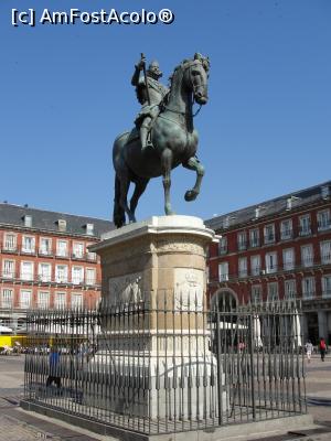 [P23] Plaza Mayor - statuia regelui Felipe al II-lea » foto by RoxanaGRS
 - 
<span class="allrVoted glyphicon glyphicon-heart hidden" id="av825305"></span>
<a class="m-l-10 hidden" id="sv825305" onclick="voting_Foto_DelVot(,825305,2442)" role="button">șterge vot <span class="glyphicon glyphicon-remove"></span></a>
<a id="v9825305" class=" c-red"  onclick="voting_Foto_SetVot(825305)" role="button"><span class="glyphicon glyphicon-heart-empty"></span> <b>LIKE</b> = Votează poza</a> <img class="hidden"  id="f825305W9" src="/imagini/loader.gif" border="0" /><span class="AjErrMes hidden" id="e825305ErM"></span>