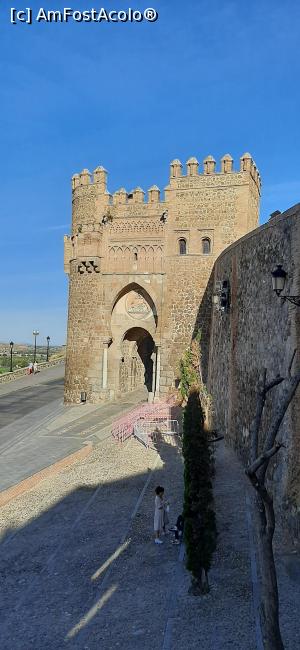 [P45] Toledo, Puerta del Sol » foto by irinad
 - 
<span class="allrVoted glyphicon glyphicon-heart hidden" id="av1277723"></span>
<a class="m-l-10 hidden" id="sv1277723" onclick="voting_Foto_DelVot(,1277723,2442)" role="button">șterge vot <span class="glyphicon glyphicon-remove"></span></a>
<a id="v91277723" class=" c-red"  onclick="voting_Foto_SetVot(1277723)" role="button"><span class="glyphicon glyphicon-heart-empty"></span> <b>LIKE</b> = Votează poza</a> <img class="hidden"  id="f1277723W9" src="/imagini/loader.gif" border="0" /><span class="AjErrMes hidden" id="e1277723ErM"></span>