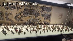 [P15] Etajul 5 este despre epicul ,,Razboi de vara la Osaka”, scena impresionanta de lupta, in miniatura, a asediului de vara de la Castelul Osaka din 1614-1615, cand trupele Tokugawa au castigat in cele din urma controlul asupra ultimului bastion Toyotomi ramas in Osaka. Printre statuietele luptatorilor l-am vazut si pe Sanada Yukimura, ce iese in evidenta prin armura sa rosie de lupta si faimoasa casca impodobita cu coarne de cerb. » foto by geani anto
 - 
<span class="allrVoted glyphicon glyphicon-heart hidden" id="av1450209"></span>
<a class="m-l-10 hidden" id="sv1450209" onclick="voting_Foto_DelVot(,1450209,2490)" role="button">șterge vot <span class="glyphicon glyphicon-remove"></span></a>
<a id="v91450209" class=" c-red"  onclick="voting_Foto_SetVot(1450209)" role="button"><span class="glyphicon glyphicon-heart-empty"></span> <b>LIKE</b> = Votează poza</a> <img class="hidden"  id="f1450209W9" src="/imagini/loader.gif" border="0" /><span class="AjErrMes hidden" id="e1450209ErM"></span>