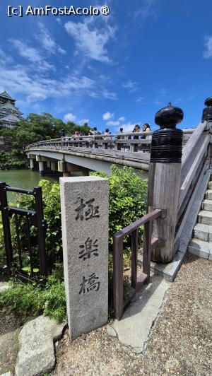 [P04] Podul numit Gokuraku-bashi, „Podul Paradisului”, a fost construit in 1626 din lemn, in perioada Tokugawa, cel de astazi fiind reconstruit din beton in 1965, dupa ce castelul a fost declarat „Sit istoric special”. » foto by geani anto
 - 
<span class="allrVoted glyphicon glyphicon-heart hidden" id="av1450198"></span>
<a class="m-l-10 hidden" id="sv1450198" onclick="voting_Foto_DelVot(,1450198,2490)" role="button">șterge vot <span class="glyphicon glyphicon-remove"></span></a>
<a id="v91450198" class=" c-red"  onclick="voting_Foto_SetVot(1450198)" role="button"><span class="glyphicon glyphicon-heart-empty"></span> <b>LIKE</b> = Votează poza</a> <img class="hidden"  id="f1450198W9" src="/imagini/loader.gif" border="0" /><span class="AjErrMes hidden" id="e1450198ErM"></span>