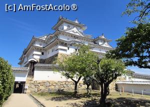 [P09] A cincea si ultima dintre portile care duc la Castelul Himeji este Poarta Ho-no-mon, mica si ingusta, din lemn, acoperita cu placi de otel. Pe măsură ce ne apropiem de Turnul principal, portile devin mai inguste, mai joase si mai greu de strapuns. Poarta Ho este atat de ingusta incat soldatii inamici purtand armuri si sulite lungi nu ar fi putut trece in grup prin aceasta poarta. » foto by geani anto
 - 
<span class="allrVoted glyphicon glyphicon-heart hidden" id="av1451753"></span>
<a class="m-l-10 hidden" id="sv1451753" onclick="voting_Foto_DelVot(,1451753,2490)" role="button">șterge vot <span class="glyphicon glyphicon-remove"></span></a>
<a id="v91451753" class=" c-red"  onclick="voting_Foto_SetVot(1451753)" role="button"><span class="glyphicon glyphicon-heart-empty"></span> <b>LIKE</b> = Votează poza</a> <img class="hidden"  id="f1451753W9" src="/imagini/loader.gif" border="0" /><span class="AjErrMes hidden" id="e1451753ErM"></span>