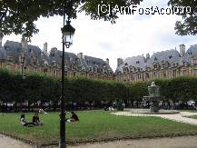 [P25] Place des Vosges. » foto by Michi
 - 
<span class="allrVoted glyphicon glyphicon-heart hidden" id="av80738"></span>
<a class="m-l-10 hidden" id="sv80738" onclick="voting_Foto_DelVot(,80738,2491)" role="button">șterge vot <span class="glyphicon glyphicon-remove"></span></a>
<a id="v980738" class=" c-red"  onclick="voting_Foto_SetVot(80738)" role="button"><span class="glyphicon glyphicon-heart-empty"></span> <b>LIKE</b> = Votează poza</a> <img class="hidden"  id="f80738W9" src="/imagini/loader.gif" border="0" /><span class="AjErrMes hidden" id="e80738ErM"></span>