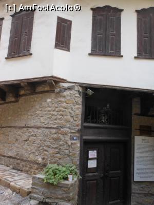 [P14] Veliko Târnovo - Casa Sarafkina, intarea din Strada General Gurko.  » foto by iulianic
 - 
<span class="allrVoted glyphicon glyphicon-heart hidden" id="av1032752"></span>
<a class="m-l-10 hidden" id="sv1032752" onclick="voting_Foto_DelVot(,1032752,2587)" role="button">șterge vot <span class="glyphicon glyphicon-remove"></span></a>
<a id="v91032752" class=" c-red"  onclick="voting_Foto_SetVot(1032752)" role="button"><span class="glyphicon glyphicon-heart-empty"></span> <b>LIKE</b> = Votează poza</a> <img class="hidden"  id="f1032752W9" src="/imagini/loader.gif" border="0" /><span class="AjErrMes hidden" id="e1032752ErM"></span>