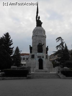 [P08] Veliko Târnovo - Monumentul 'Mama Bulgaria'.  » foto by iulianic
 - 
<span class="allrVoted glyphicon glyphicon-heart hidden" id="av1032746"></span>
<a class="m-l-10 hidden" id="sv1032746" onclick="voting_Foto_DelVot(,1032746,2587)" role="button">șterge vot <span class="glyphicon glyphicon-remove"></span></a>
<a id="v91032746" class=" c-red"  onclick="voting_Foto_SetVot(1032746)" role="button"><span class="glyphicon glyphicon-heart-empty"></span> <b>LIKE</b> = Votează poza</a> <img class="hidden"  id="f1032746W9" src="/imagini/loader.gif" border="0" /><span class="AjErrMes hidden" id="e1032746ErM"></span>