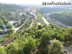 P23 [JUL-2013] Intrarea in cetate, Veliko Tarnovo si Cetatea Trapezitsa vazute din turnul Bisericii Salvatorului Binecuvantat
