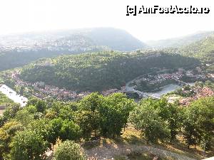 P24 [JUL-2013] Cetatea Trapezitsa si drumul catre Arbanassi vazute din turnul Bisericii Salvatorului Binecuvantat