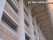 [P10x] jur-imprejurul hotelului sunt doua randuri de coloane; cele de catre interior delimiteaza (in acelasi timp ingusteaza) balcoanele camerelor - pana la etaju 4; sus, la etajul 5 si al mansarda, balconele sunt foarte generoase » foto by tm67bru
 - 
<span class="allrVoted glyphicon glyphicon-heart hidden" id="av8950"></span>
<a class="m-l-10 hidden" id="sv8950" onclick="voting_Foto_DelVot(,8950,2629)" role="button">șterge vot <span class="glyphicon glyphicon-remove"></span></a>
<a id="v98950" class=" c-red"  onclick="voting_Foto_SetVot(8950)" role="button"><span class="glyphicon glyphicon-heart-empty"></span> <b>LIKE</b> = Votează poza</a> <img class="hidden"  id="f8950W9" src="/imagini/loader.gif" border="0" /><span class="AjErrMes hidden" id="e8950ErM"></span>