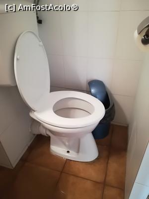 [P01] Pe wc când stăteai îți ajungeau genunchii în perete » foto by fredy1986
 - 
<span class="allrVoted glyphicon glyphicon-heart hidden" id="av889211"></span>
<a class="m-l-10 hidden" id="sv889211" onclick="voting_Foto_DelVot(,889211,2690)" role="button">șterge vot <span class="glyphicon glyphicon-remove"></span></a>
<a id="v9889211" class=" c-red"  onclick="voting_Foto_SetVot(889211)" role="button"><span class="glyphicon glyphicon-heart-empty"></span> <b>LIKE</b> = Votează poza</a> <img class="hidden"  id="f889211W9" src="/imagini/loader.gif" border="0" /><span class="AjErrMes hidden" id="e889211ErM"></span>