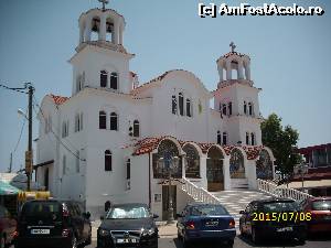 [P39] Biserica Agia Fotini sau Agia Paraskevi. Cred că, pe vitraliile de la intrare, sunt amândouă, Agia Fotini în stanga, Agia Paraskevi în dreapta. » foto by puiutea
 - 
<span class="allrVoted glyphicon glyphicon-heart hidden" id="av639587"></span>
<a class="m-l-10 hidden" id="sv639587" onclick="voting_Foto_DelVot(,639587,2696)" role="button">șterge vot <span class="glyphicon glyphicon-remove"></span></a>
<a id="v9639587" class=" c-red"  onclick="voting_Foto_SetVot(639587)" role="button"><span class="glyphicon glyphicon-heart-empty"></span> <b>LIKE</b> = Votează poza</a> <img class="hidden"  id="f639587W9" src="/imagini/loader.gif" border="0" /><span class="AjErrMes hidden" id="e639587ErM"></span>