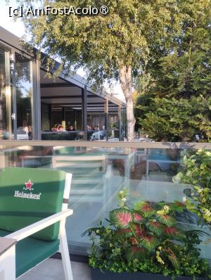 [P07] Restaurantul (in imagine este partea de terasă), foarte frumos, este poziționat chiar vis-a-vis de  complex, unde e și stația trenulețului  care vă duce/aduce spre/dinspre plajă.
In apropierea complexului Club Dunărea la 200m este și GARA EFORIE NORD, in cazul in care doriți să călătoriți cu trenul.

Totul este la SUPERLATIV ,singurul inconvenient poate fi cu locul de parcare.
Locația are parcare proprie, in limita locurilor disponibile.
Noi ne-am învârtit cam mult până am prins loc și am parcat. » foto by IFTIME și GHITA
 - 
<span class="allrVoted glyphicon glyphicon-heart hidden" id="av1488246"></span>
<a class="m-l-10 hidden" id="sv1488246" onclick="voting_Foto_DelVot(,1488246,2785)" role="button">șterge vot <span class="glyphicon glyphicon-remove"></span></a>
<a id="v91488246" class=" c-red"  onclick="voting_Foto_SetVot(1488246)" role="button"><span class="glyphicon glyphicon-heart-empty"></span> <b>LIKE</b> = Votează poza</a> <img class="hidden"  id="f1488246W9" src="/imagini/loader.gif" border="0" /><span class="AjErrMes hidden" id="e1488246ErM"></span>
