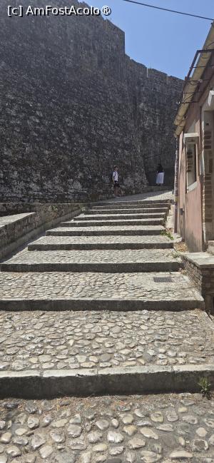 [P53] prin Corfu Town, urcând la Fortăreață » foto by NobodyFE
 - 
<span class="allrVoted glyphicon glyphicon-heart hidden" id="av1538939"></span>
<a class="m-l-10 hidden" id="sv1538939" onclick="voting_Foto_DelVot(,1538939,2905)" role="button">șterge vot <span class="glyphicon glyphicon-remove"></span></a>
<a id="v91538939" class=" c-red"  onclick="voting_Foto_SetVot(1538939)" role="button"><span class="glyphicon glyphicon-heart-empty"></span> <b>LIKE</b> = Votează poza</a> <img class="hidden"  id="f1538939W9" src="/imagini/loader.gif" border="0" /><span class="AjErrMes hidden" id="e1538939ErM"></span>