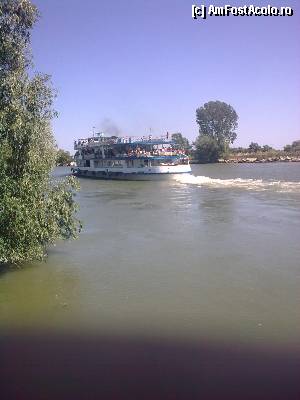 P03 [JUL-2010] Nava de pasageri Vrancea, departandu-se de Maliuc pe bratul Sulina. Delta Dunarii. 