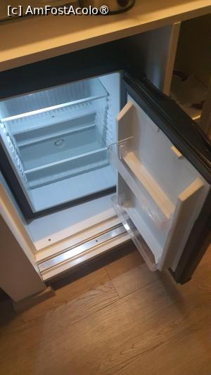 [P02] Minibar la cinci stele » foto by ux138138
 - 
<span class="allrVoted glyphicon glyphicon-heart hidden" id="av1490321"></span>
<a class="m-l-10 hidden" id="sv1490321" onclick="voting_Foto_DelVot(,1490321,2992)" role="button">șterge vot <span class="glyphicon glyphicon-remove"></span></a>
<a id="v91490321" class=" c-red"  onclick="voting_Foto_SetVot(1490321)" role="button"><span class="glyphicon glyphicon-heart-empty"></span> <b>LIKE</b> = Votează poza</a> <img class="hidden"  id="f1490321W9" src="/imagini/loader.gif" border="0" /><span class="AjErrMes hidden" id="e1490321ErM"></span>