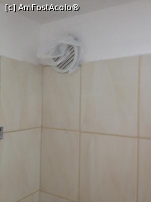 [P03] ventilatorul fixat in peretele de la baie cu o... punga !!! » foto by rumburack
 - 
<span class="allrVoted glyphicon glyphicon-heart hidden" id="av793033"></span>
<a class="m-l-10 hidden" id="sv793033" onclick="voting_Foto_DelVot(,793033,3048)" role="button">șterge vot <span class="glyphicon glyphicon-remove"></span></a>
<a id="v9793033" class=" c-red"  onclick="voting_Foto_SetVot(793033)" role="button"><span class="glyphicon glyphicon-heart-empty"></span> <b>LIKE</b> = Votează poza</a> <img class="hidden"  id="f793033W9" src="/imagini/loader.gif" border="0" /><span class="AjErrMes hidden" id="e793033ErM"></span>