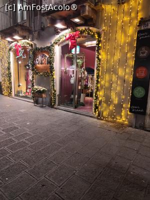 [P13] Magazine pe Via Etnea » foto by ilee
 - 
<span class="allrVoted glyphicon glyphicon-heart hidden" id="av1514331"></span>
<a class="m-l-10 hidden" id="sv1514331" onclick="voting_Foto_DelVot(,1514331,3109)" role="button">șterge vot <span class="glyphicon glyphicon-remove"></span></a>
<a id="v91514331" class=" c-red"  onclick="voting_Foto_SetVot(1514331)" role="button"><span class="glyphicon glyphicon-heart-empty"></span> <b>LIKE</b> = Votează poza</a> <img class="hidden"  id="f1514331W9" src="/imagini/loader.gif" border="0" /><span class="AjErrMes hidden" id="e1514331ErM"></span>