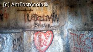 [P74] Unii turiști și-au lăsat amprenta pe pereții interiori de la Mormântul lui Amyntas. » foto by ovidiuyepi
 - 
<span class="allrVoted glyphicon glyphicon-heart hidden" id="av1506680"></span>
<a class="m-l-10 hidden" id="sv1506680" onclick="voting_Foto_DelVot(,1506680,3123)" role="button">șterge vot <span class="glyphicon glyphicon-remove"></span></a>
<a id="v91506680" class=" c-red"  onclick="voting_Foto_SetVot(1506680)" role="button"><span class="glyphicon glyphicon-heart-empty"></span> <b>LIKE</b> = Votează poza</a> <img class="hidden"  id="f1506680W9" src="/imagini/loader.gif" border="0" /><span class="AjErrMes hidden" id="e1506680ErM"></span>