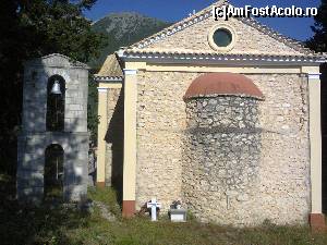 [P08] Biserica (inchisa) e construita exact ca-n 'legenda', din bolovani si lut rosu. Cautam in zadar explicatii, in jur nu e nimeni.  » foto by dorgo
 - 
<span class="allrVoted glyphicon glyphicon-heart hidden" id="av678357"></span>
<a class="m-l-10 hidden" id="sv678357" onclick="voting_Foto_DelVot(,678357,3173)" role="button">șterge vot <span class="glyphicon glyphicon-remove"></span></a>
<a id="v9678357" class=" c-red"  onclick="voting_Foto_SetVot(678357)" role="button"><span class="glyphicon glyphicon-heart-empty"></span> <b>LIKE</b> = Votează poza</a> <img class="hidden"  id="f678357W9" src="/imagini/loader.gif" border="0" /><span class="AjErrMes hidden" id="e678357ErM"></span>