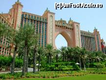 [P01] Complexul Atlantis, Palm Jumeirah » foto by badge®
 - 
<span class="allrVoted glyphicon glyphicon-heart hidden" id="av165153"></span>
<a class="m-l-10 hidden" id="sv165153" onclick="voting_Foto_DelVot(,165153,3199)" role="button">șterge vot <span class="glyphicon glyphicon-remove"></span></a>
<a id="v9165153" class=" c-red"  onclick="voting_Foto_SetVot(165153)" role="button"><span class="glyphicon glyphicon-heart-empty"></span> <b>LIKE</b> = Votează poza</a> <img class="hidden"  id="f165153W9" src="/imagini/loader.gif" border="0" /><span class="AjErrMes hidden" id="e165153ErM"></span>