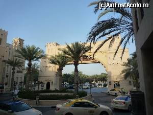 [P22] Aici te lasa taxiul cand mergi la Madinat Jumeirah » foto by cryss27
 - 
<span class="allrVoted glyphicon glyphicon-heart hidden" id="av408981"></span>
<a class="m-l-10 hidden" id="sv408981" onclick="voting_Foto_DelVot(,408981,3199)" role="button">șterge vot <span class="glyphicon glyphicon-remove"></span></a>
<a id="v9408981" class=" c-red"  onclick="voting_Foto_SetVot(408981)" role="button"><span class="glyphicon glyphicon-heart-empty"></span> <b>LIKE</b> = Votează poza</a> <img class="hidden"  id="f408981W9" src="/imagini/loader.gif" border="0" /><span class="AjErrMes hidden" id="e408981ErM"></span>