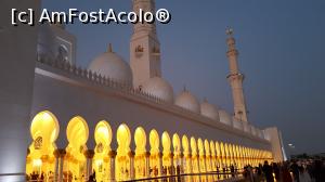 [P23] Moscheea Zayed din Abu Dhabi, seara » foto by danaswiss
 - 
<span class="allrVoted glyphicon glyphicon-heart hidden" id="av1159211"></span>
<a class="m-l-10 hidden" id="sv1159211" onclick="voting_Foto_DelVot(,1159211,3199)" role="button">șterge vot <span class="glyphicon glyphicon-remove"></span></a>
<a id="v91159211" class=" c-red"  onclick="voting_Foto_SetVot(1159211)" role="button"><span class="glyphicon glyphicon-heart-empty"></span> <b>LIKE</b> = Votează poza</a> <img class="hidden"  id="f1159211W9" src="/imagini/loader.gif" border="0" /><span class="AjErrMes hidden" id="e1159211ErM"></span>