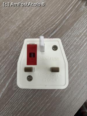 [P30] Acest adaptor de electricitate este necesar în EAU.Se mai folosește în Anglia și Cipru » foto by AZE
 - 
<span class="allrVoted glyphicon glyphicon-heart hidden" id="av1475662"></span>
<a class="m-l-10 hidden" id="sv1475662" onclick="voting_Foto_DelVot(,1475662,3199)" role="button">șterge vot <span class="glyphicon glyphicon-remove"></span></a>
<a id="v91475662" class=" c-red"  onclick="voting_Foto_SetVot(1475662)" role="button"><span class="glyphicon glyphicon-heart-empty"></span> <b>LIKE</b> = Votează poza</a> <img class="hidden"  id="f1475662W9" src="/imagini/loader.gif" border="0" /><span class="AjErrMes hidden" id="e1475662ErM"></span>