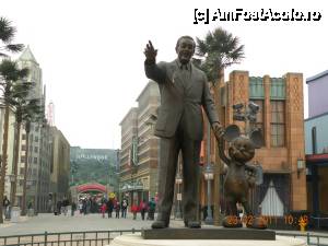 [P02] Statuia cu Walt Disney si Mickey Mouse din fata 'Disney Studio 1' » foto by cdiana
 - 
<span class="allrVoted glyphicon glyphicon-heart hidden" id="av433234"></span>
<a class="m-l-10 hidden" id="sv433234" onclick="voting_Foto_DelVot(,433234,3203)" role="button">șterge vot <span class="glyphicon glyphicon-remove"></span></a>
<a id="v9433234" class=" c-red"  onclick="voting_Foto_SetVot(433234)" role="button"><span class="glyphicon glyphicon-heart-empty"></span> <b>LIKE</b> = Votează poza</a> <img class="hidden"  id="f433234W9" src="/imagini/loader.gif" border="0" /><span class="AjErrMes hidden" id="e433234ErM"></span>