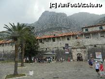 P09 [SEP-2011] Orasul Kotor, cu piata larga si intrarea in orasul cetate