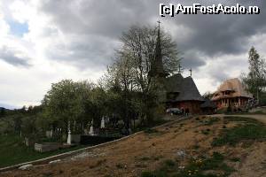 [P19] Pe fundal biserica Mânăstirii, iar în stânga cimitirul de care vă spuneam că este plin de mormintele tinerilor.  » foto by le_maitre
 - 
<span class="allrVoted glyphicon glyphicon-heart hidden" id="av507568"></span>
<a class="m-l-10 hidden" id="sv507568" onclick="voting_Foto_DelVot(,507568,3234)" role="button">șterge vot <span class="glyphicon glyphicon-remove"></span></a>
<a id="v9507568" class=" c-red"  onclick="voting_Foto_SetVot(507568)" role="button"><span class="glyphicon glyphicon-heart-empty"></span> <b>LIKE</b> = Votează poza</a> <img class="hidden"  id="f507568W9" src="/imagini/loader.gif" border="0" /><span class="AjErrMes hidden" id="e507568ErM"></span>