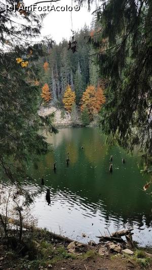 P01 [OCT-2018] Lacul in care se oglindesc ochii verzi ai frumoasei fete
