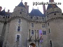 P03 [AUG-2012] Castelul Langeais - cele două turnuri falnice care străjuiesc intrarea. 