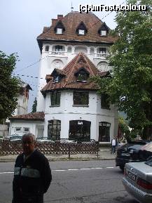 [P15] partea laterală, cu vedere spre parc a hotelului Cerbul-Sinaia; chiar sub acoperiș, în partea stângă se vede geamul și jumătate din balconul sub formă de L al camerei în care am fost cazați » foto by vanda
 - 
<span class="allrVoted glyphicon glyphicon-heart hidden" id="av364990"></span>
<a class="m-l-10 hidden" id="sv364990" onclick="voting_Foto_DelVot(,364990,3372)" role="button">șterge vot <span class="glyphicon glyphicon-remove"></span></a>
<a id="v9364990" class=" c-red"  onclick="voting_Foto_SetVot(364990)" role="button"><span class="glyphicon glyphicon-heart-empty"></span> <b>LIKE</b> = Votează poza</a> <img class="hidden"  id="f364990W9" src="/imagini/loader.gif" border="0" /><span class="AjErrMes hidden" id="e364990ErM"></span>