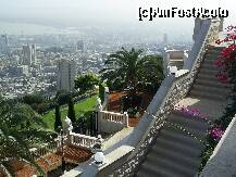 P04 [NOV-2007] Haifa – Orasul si o parte din terasele Gradinilor Baha’i.